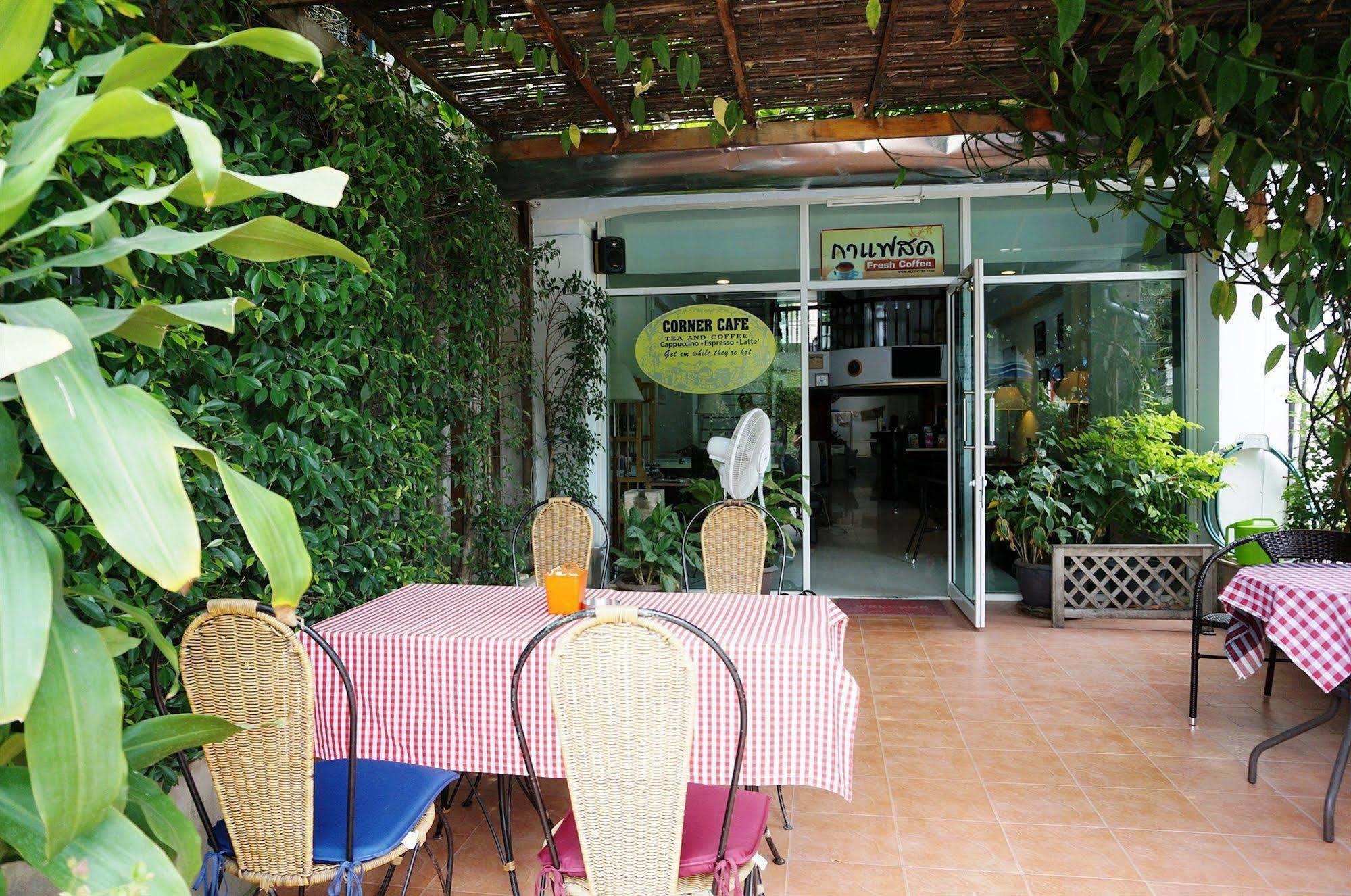 Corner Cafe Bed & Breakfast HHQ Exteriör bild