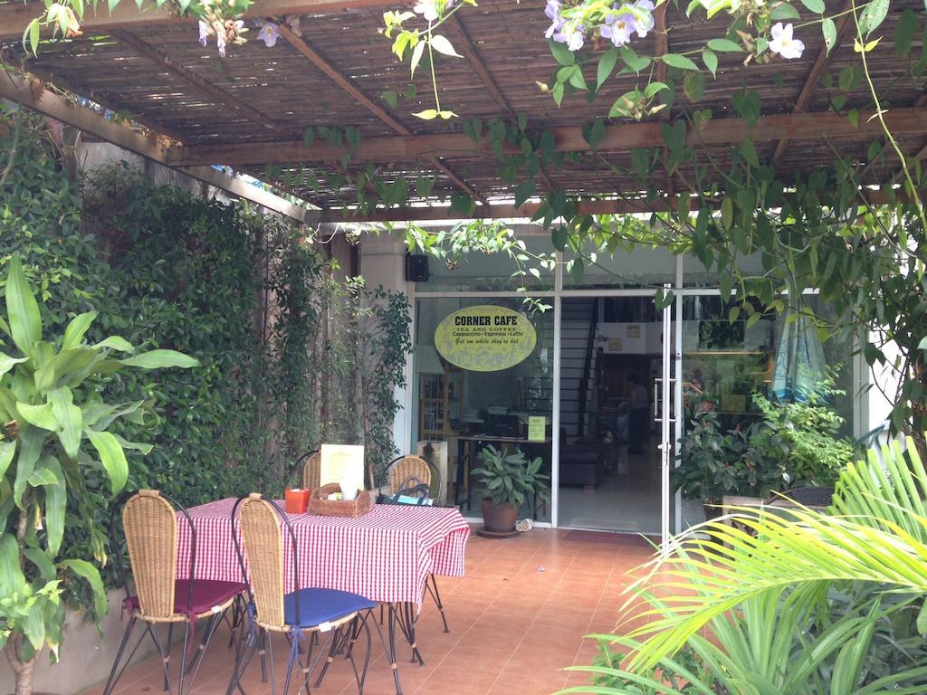 Corner Cafe Bed & Breakfast HHQ Exteriör bild